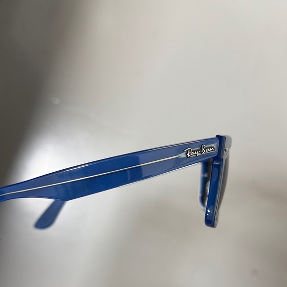 Ray-Ban Classic Blue Sunglasses with Black Case rb2140 - Picture 4 of 5